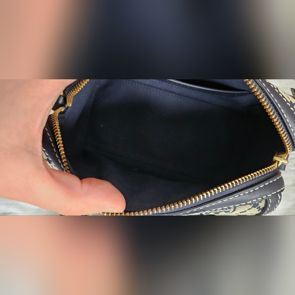 TORY BURCH . PETITE T MONOGRAM BARREL BAG - Picture 10 of 10